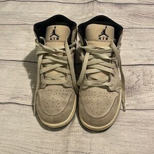 Boys Nike Air Jordan 1 mid se brown elephant size 4